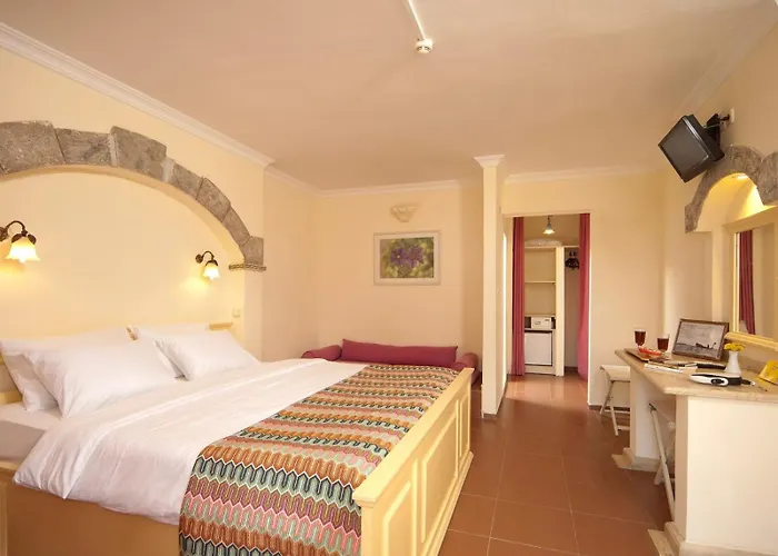 Club Atlantis Otel Seferihisar