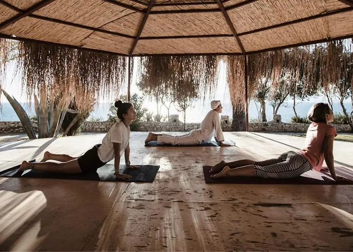 Club Atlantis Otel Seferihisar